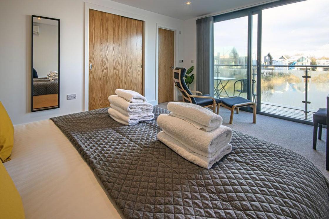 Minety Lake 43, Green Haven Somerford Keynes 외부 사진